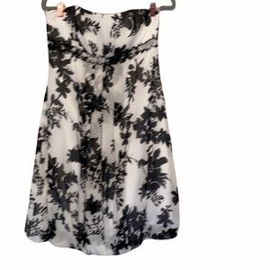 💜💜 Ladies Strapless Dress by David’s Bridal Size 10